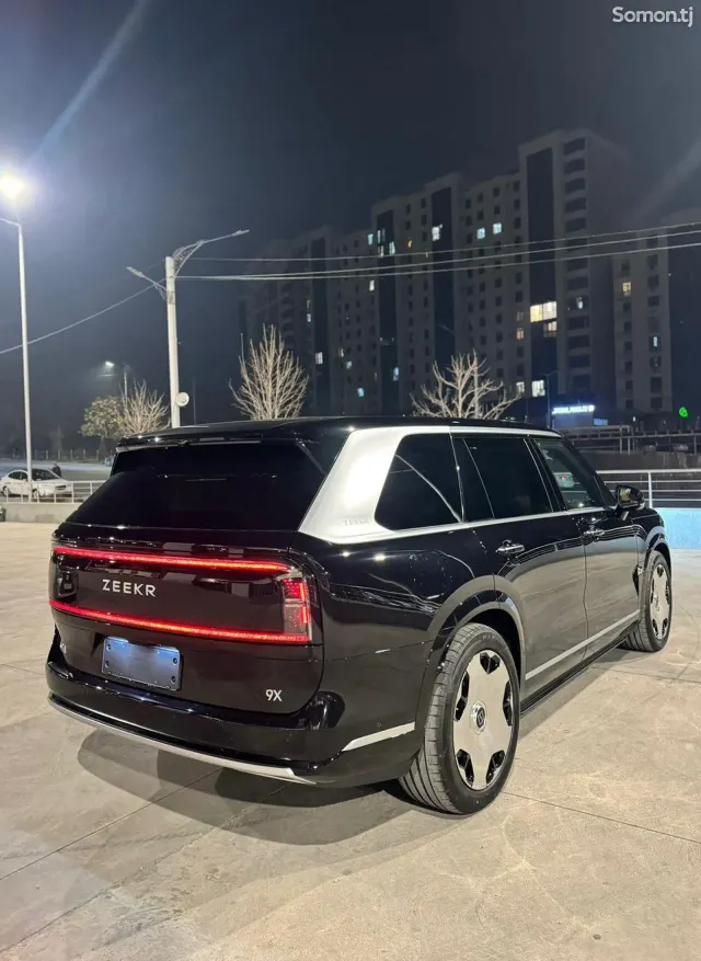 Li Auto (Lixiang) L9 2025 · 2.0 AT