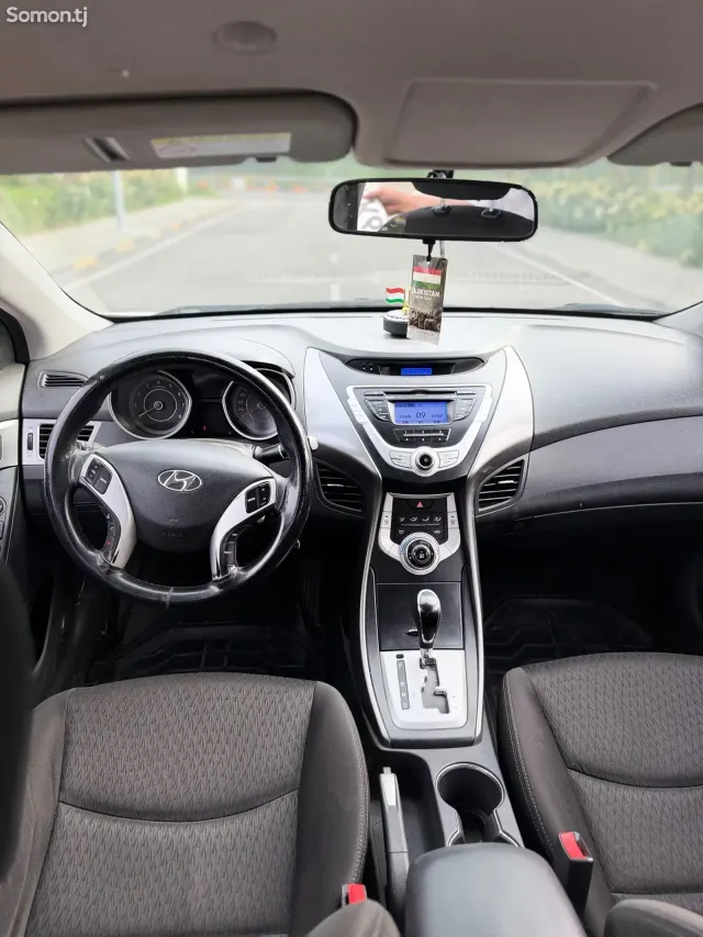 Hyundai Avante 2011 · 1.6 AT