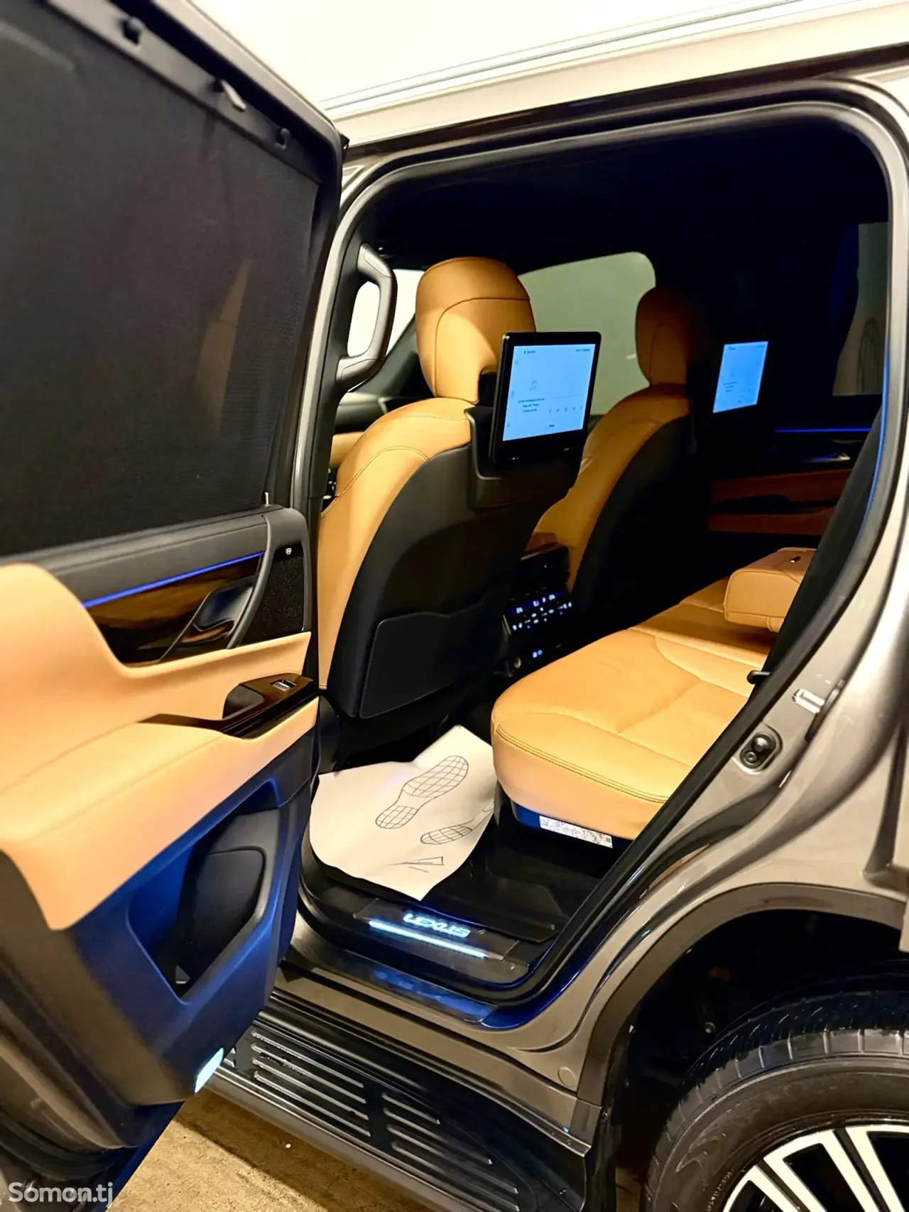 Lexus LX series 2022 · 3.5 AT