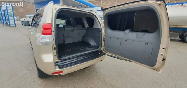 Toyota Land Cruiser Prado 2011 · 3.0 AT