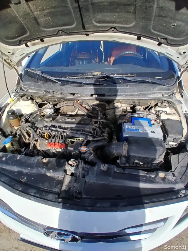 Hyundai Solaris 2015 · 1.4 MT