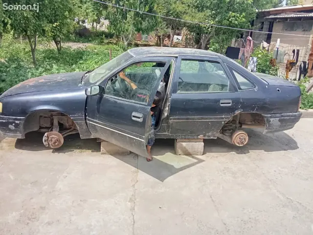 Opel Vectra A 1994 · 1.6 AT