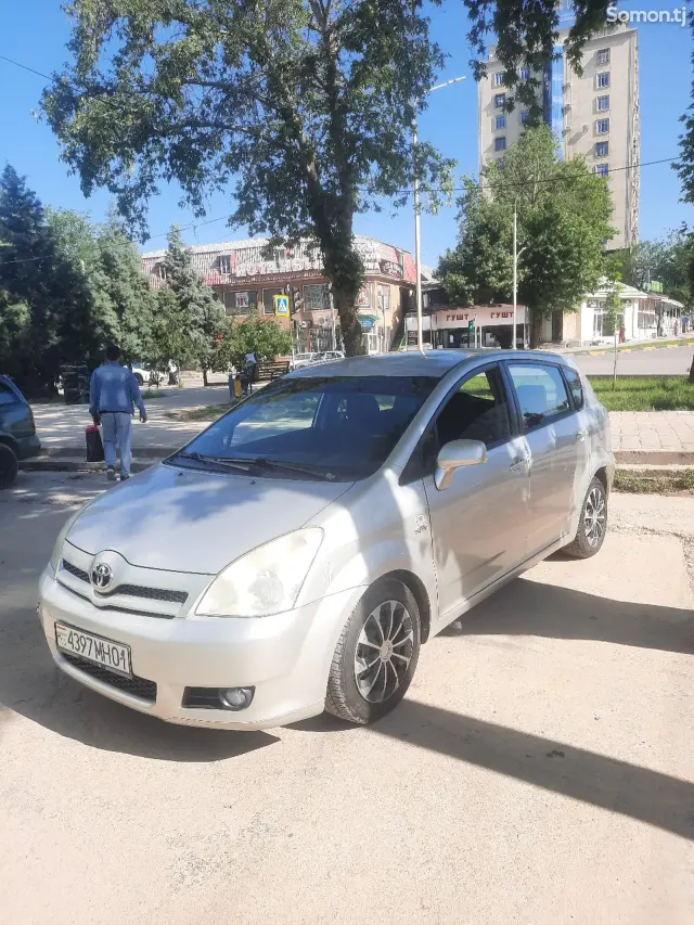 Toyota Verso 2006 · 2.2 MT