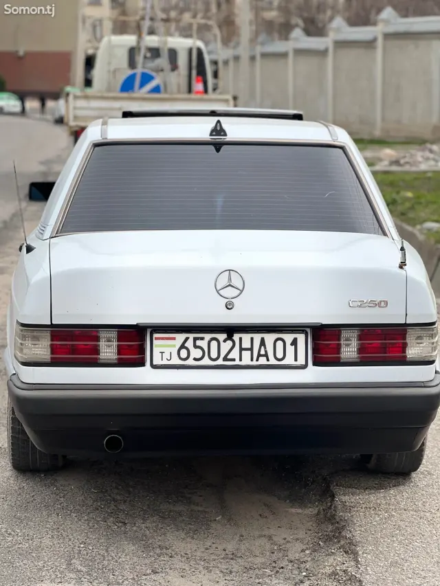 Mercedes-Benz W201 1993 · 2.0 MT