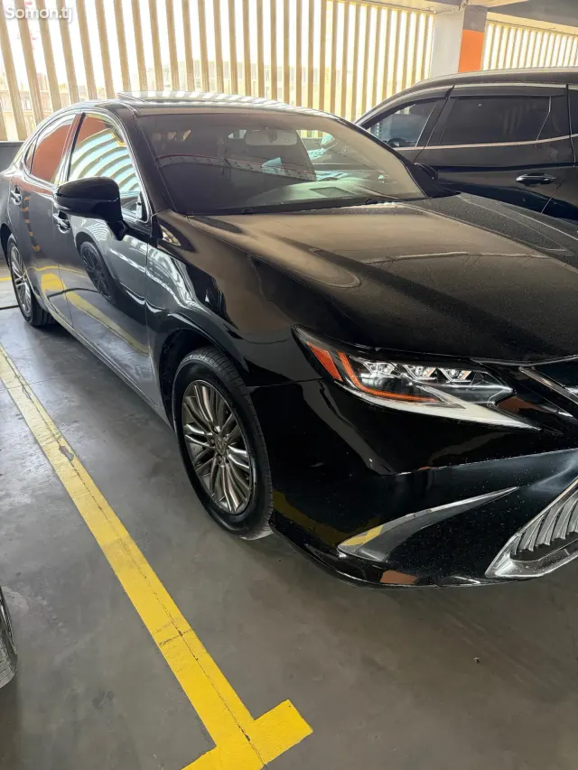 Lexus ES series 2014 · 3.5 AT