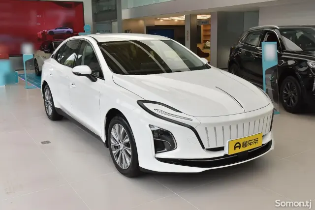 Hongqi E-QM5 2025 · AMT