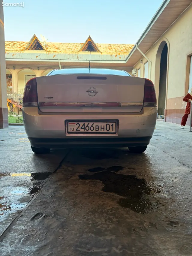 Opel Vectra C 2002 · 2.2 AT