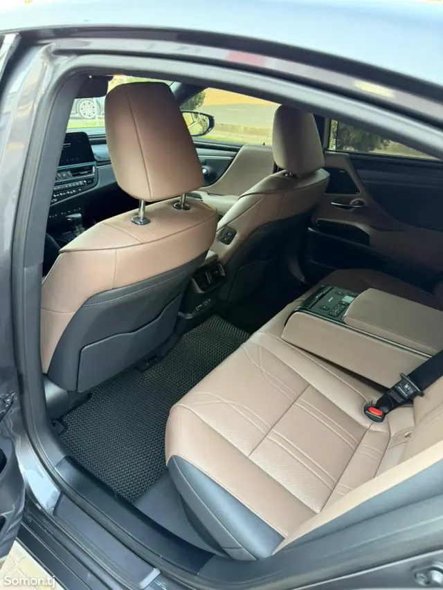 Lexus ES series 2025 · 2.5 AT