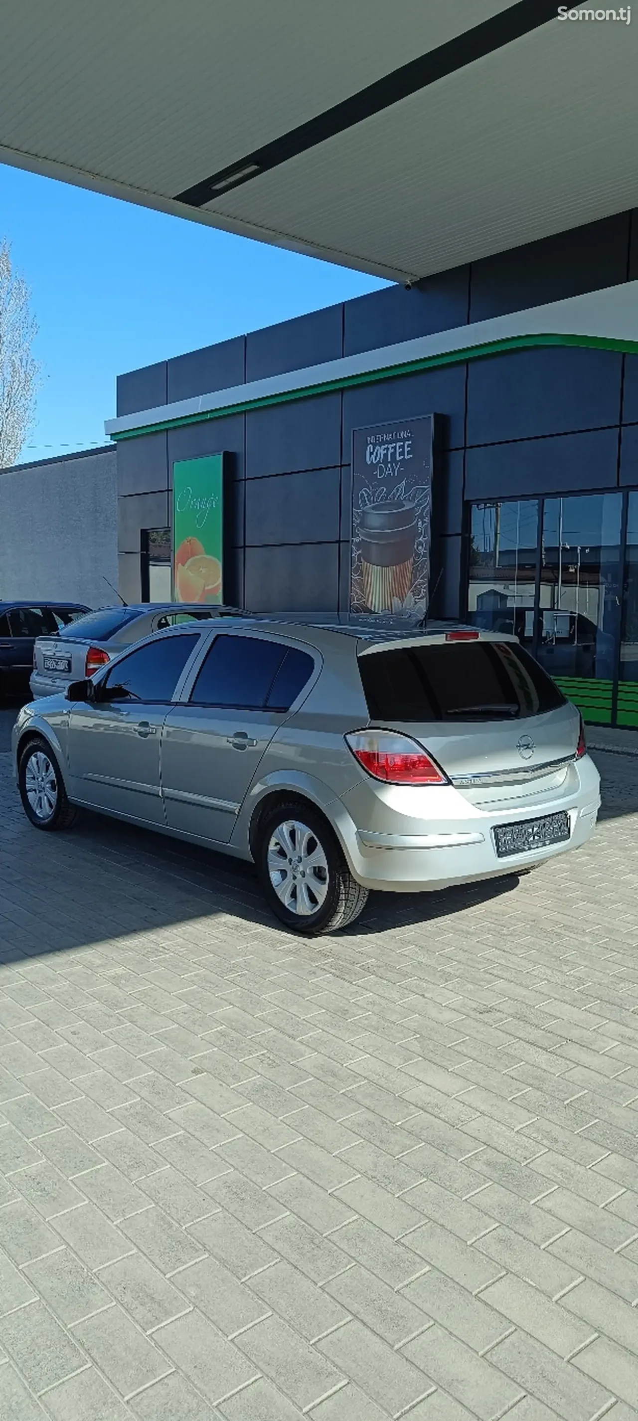 Opel Astra H 2006 · 1.6 MT