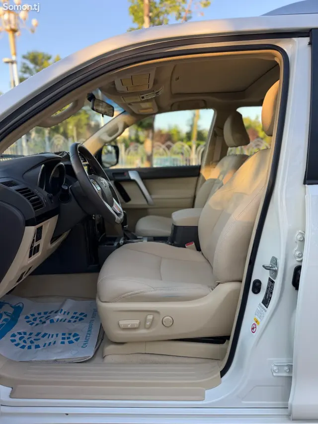Toyota Land Cruiser Prado 2016 · 4.0 AT