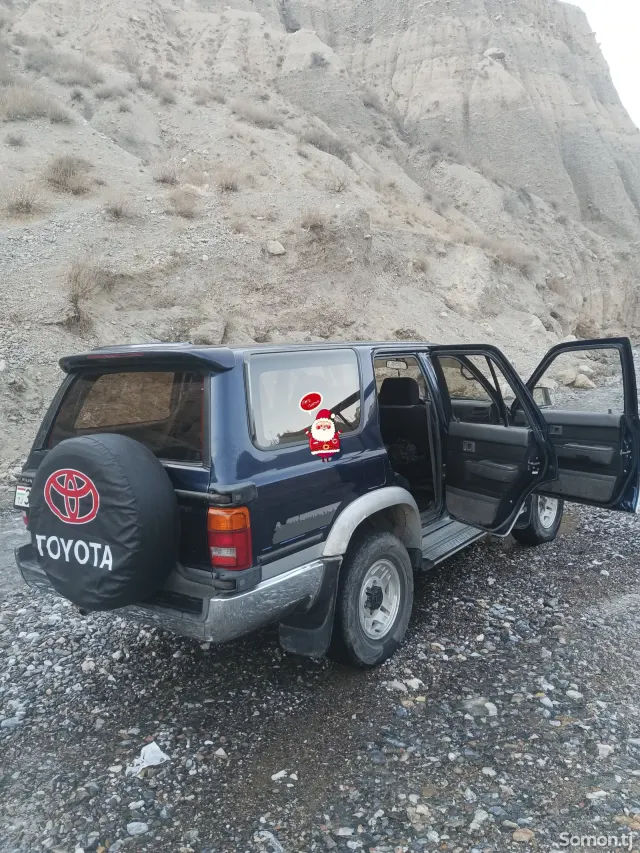 Toyota Hilux Surf 1993 · 2.9 MT