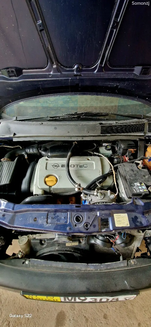 Opel Zafira 2000 · 1.6 MT
