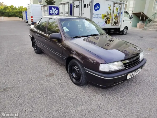 Opel Vectra A 1993 · 1.6 MT