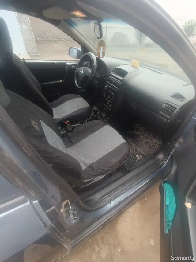 Opel Astra G 1999 · 1.8 MT