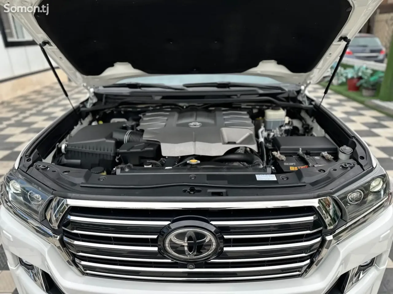 Toyota Land Cruiser 2018 · 4.6 AT