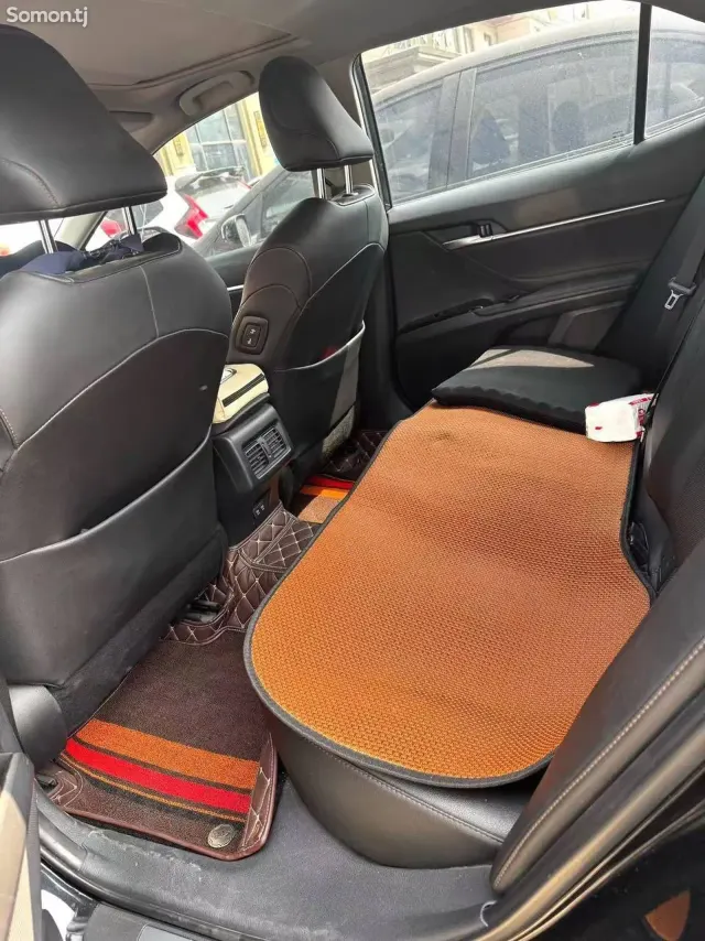 Toyota Camry 2019 · 2.0 AT