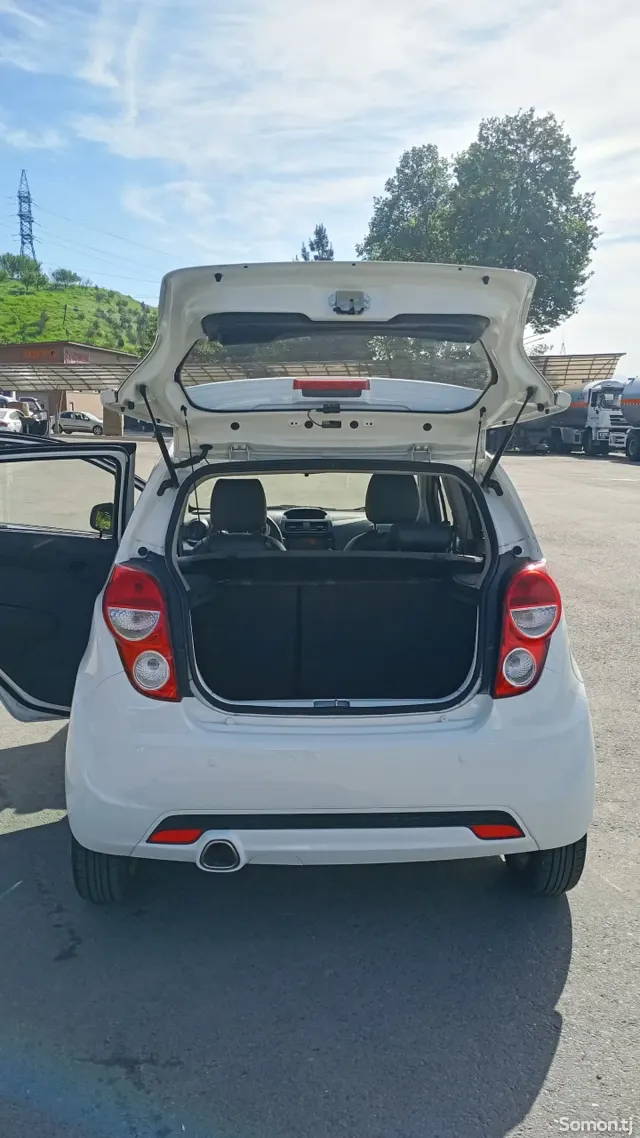 Chevrolet Spark 2015 · 1.2 AT