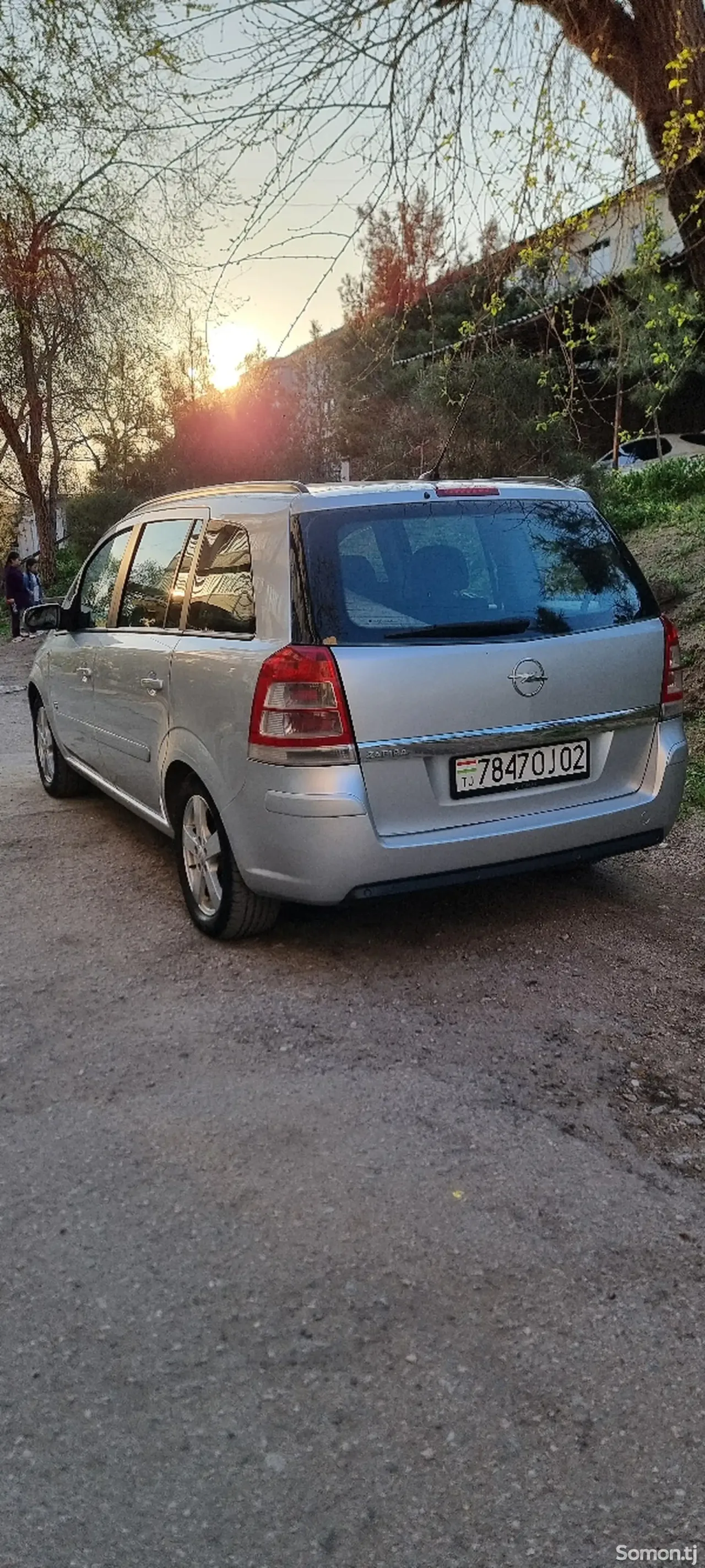 Opel Zafira 2009 · 1.6 MT