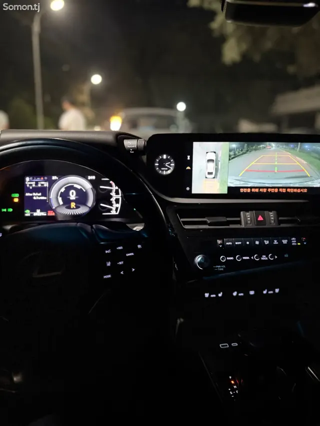 Lexus ES series 2024 · 2.5 AT