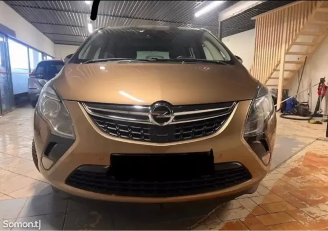 Opel Zafira 2015 · 1.4 AT