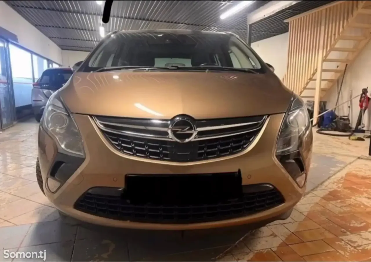 Opel Zafira 2015 · 1.4 AT