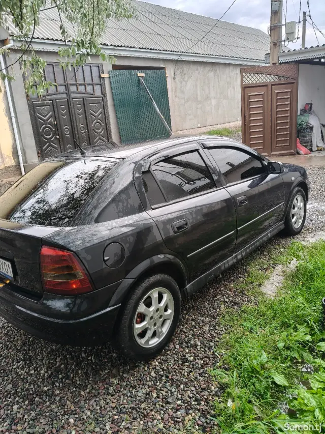 Opel Astra G 2000 · 1.6 AT