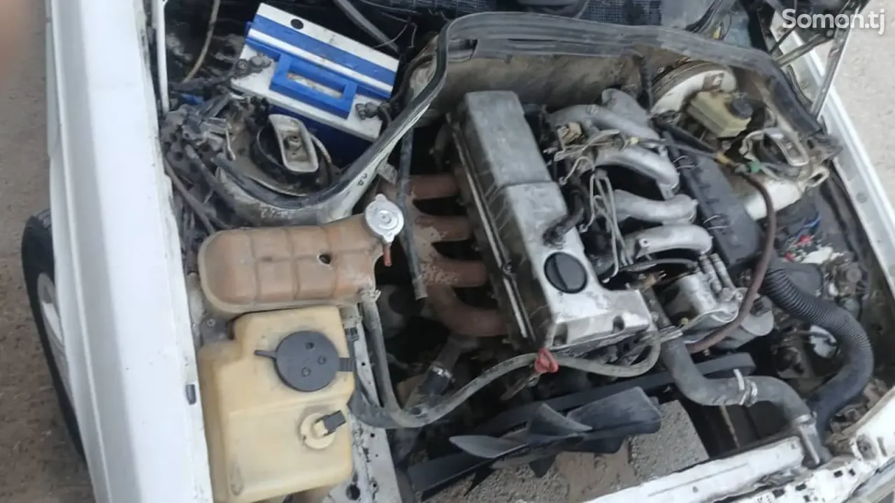 Mercedes-Benz W201 1991 · 2.0 MT