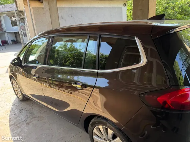 Opel Zafira 2016 · 1.4 MT