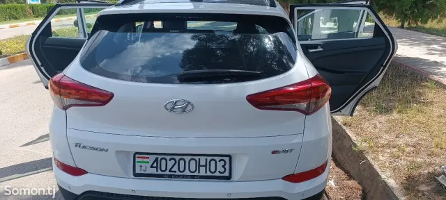 Hyundai Tucson 2015 · 2.0 AT