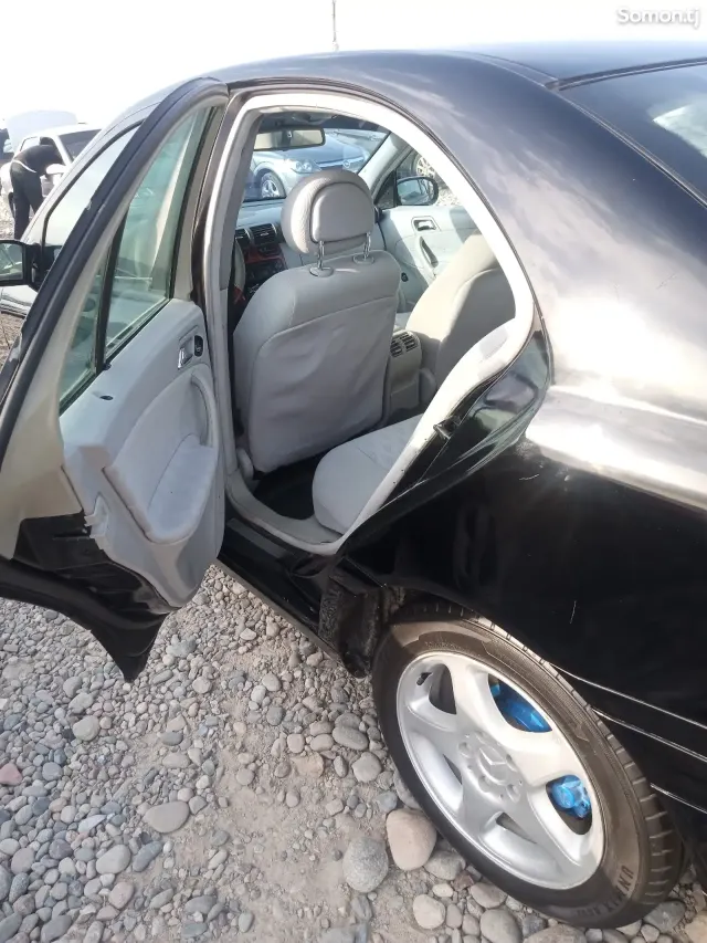 Mercedes-Benz C class 2004 · 2.0 MT