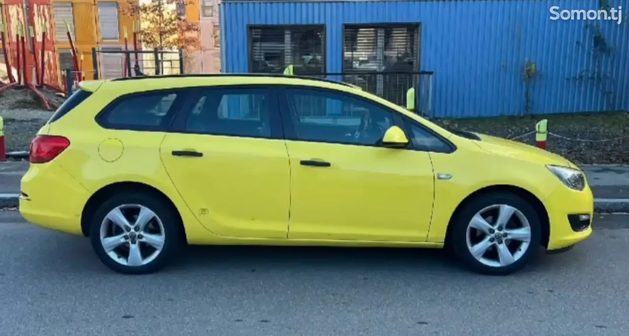 Opel Astra J 2015 · 1.4 AT