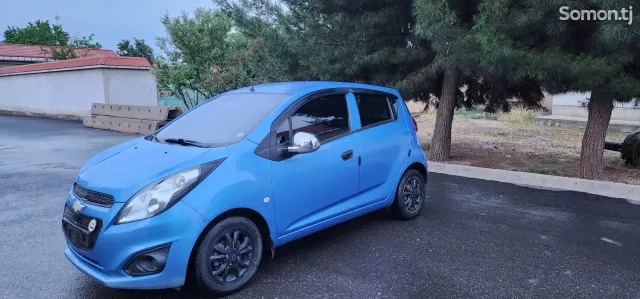 Chevrolet Spark 2014 · 1.0 AT