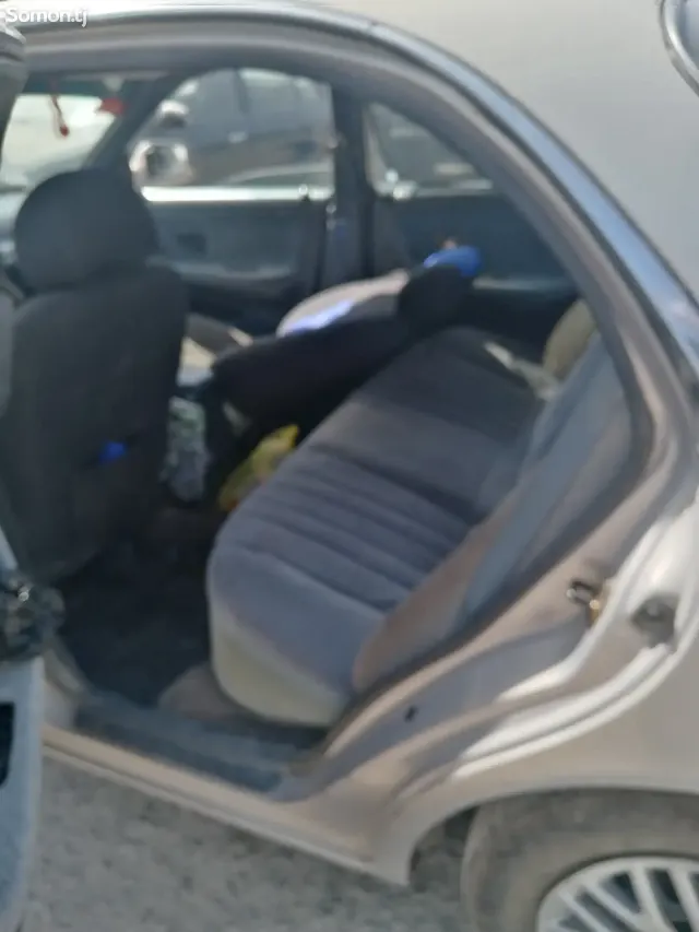Hyundai Sonata 1995 · 1.8 MT