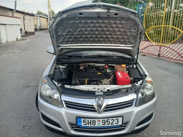 Opel Astra H 2009 · 1.6 MT