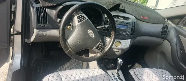 Hyundai Avante 2010 · 1.6 AT