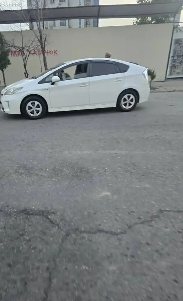 Toyota Prius 2011 · 1.8 AT