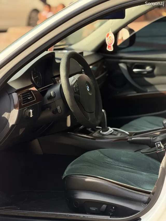BMW 3 series 2010 · 2.0 AT