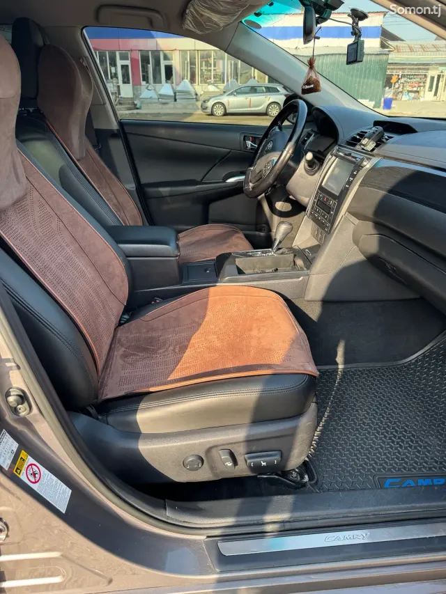 Toyota Camry 2015 · 2.5 AT