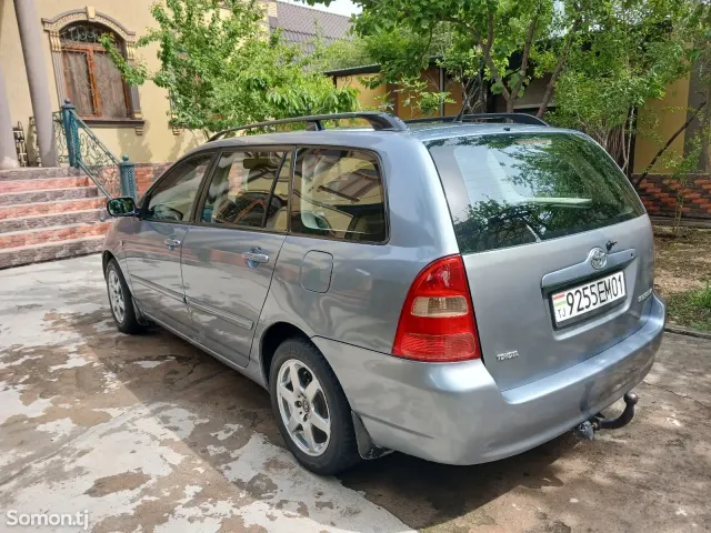 Toyota Corolla 2004 · 1.6 MT