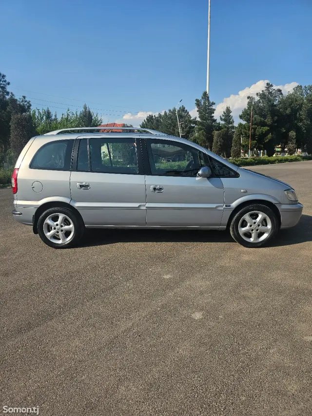 Opel Zafira 2002 · 1.8 MT