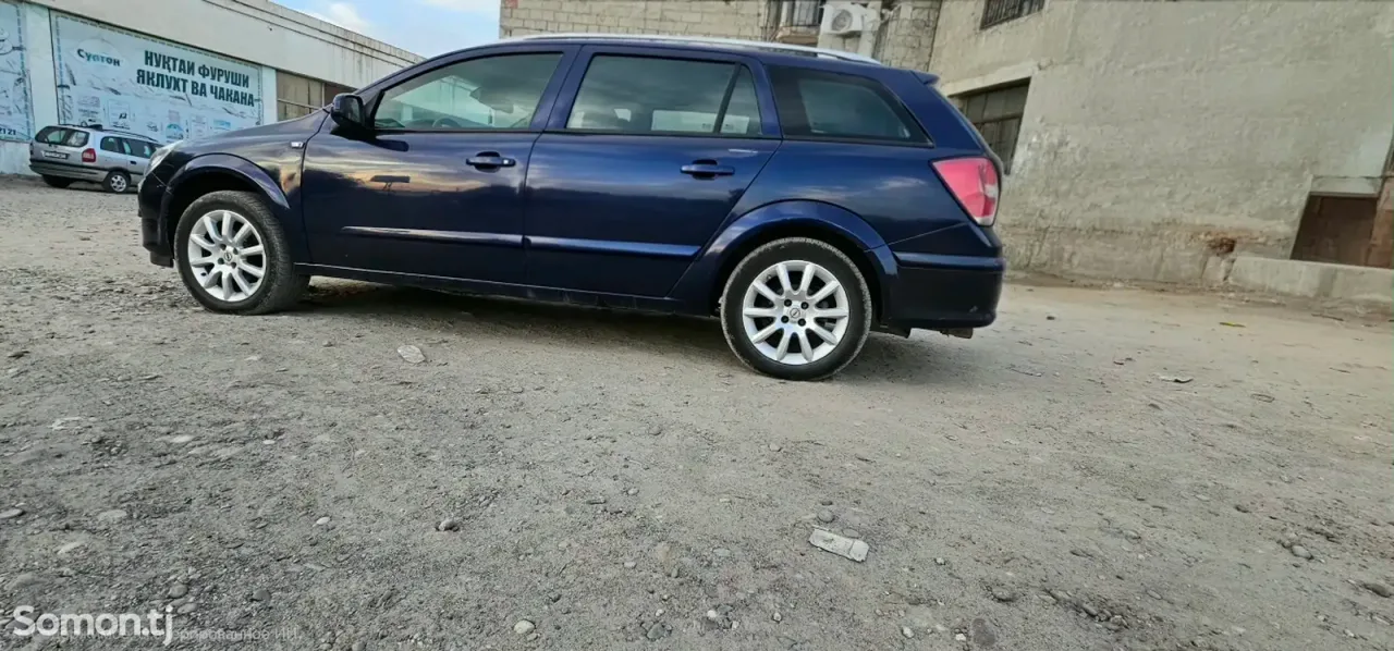 Opel Astra H 2006 · 1.6 MT