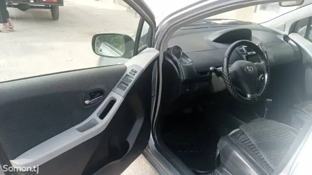 Toyota Vitz 2009 · 1.3 AT