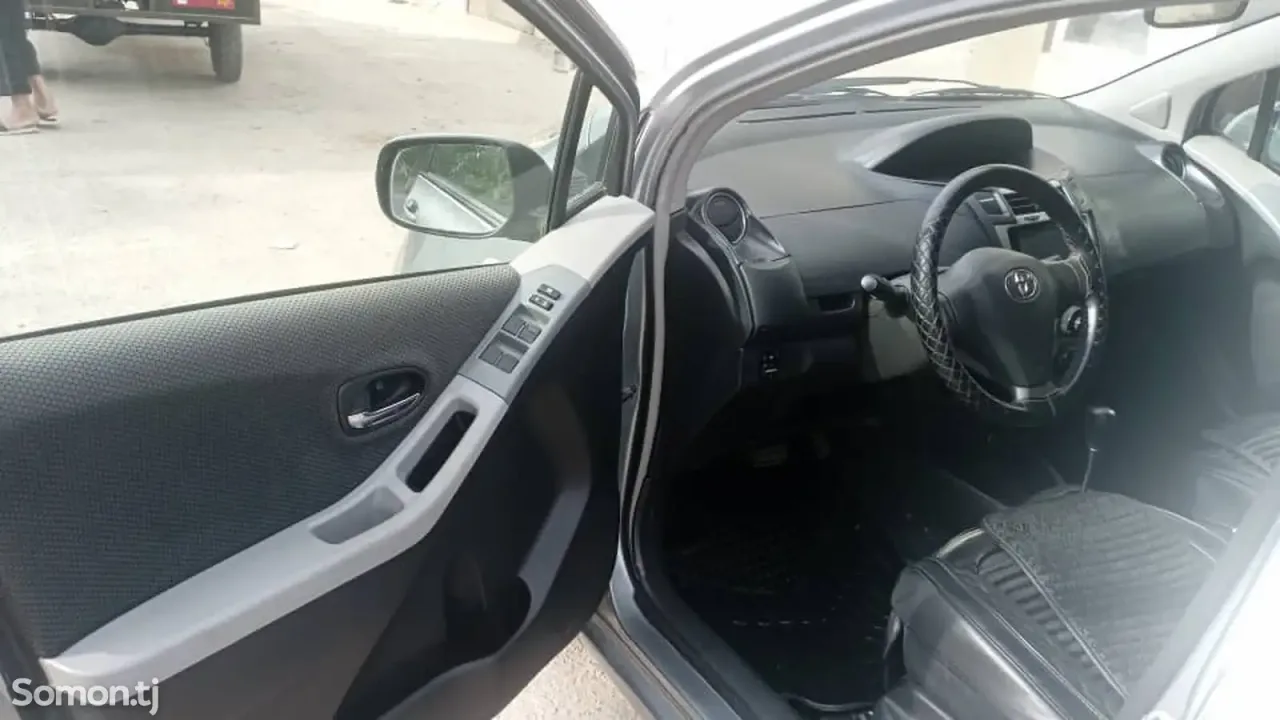 Toyota Vitz 2009 · 1.3 AT