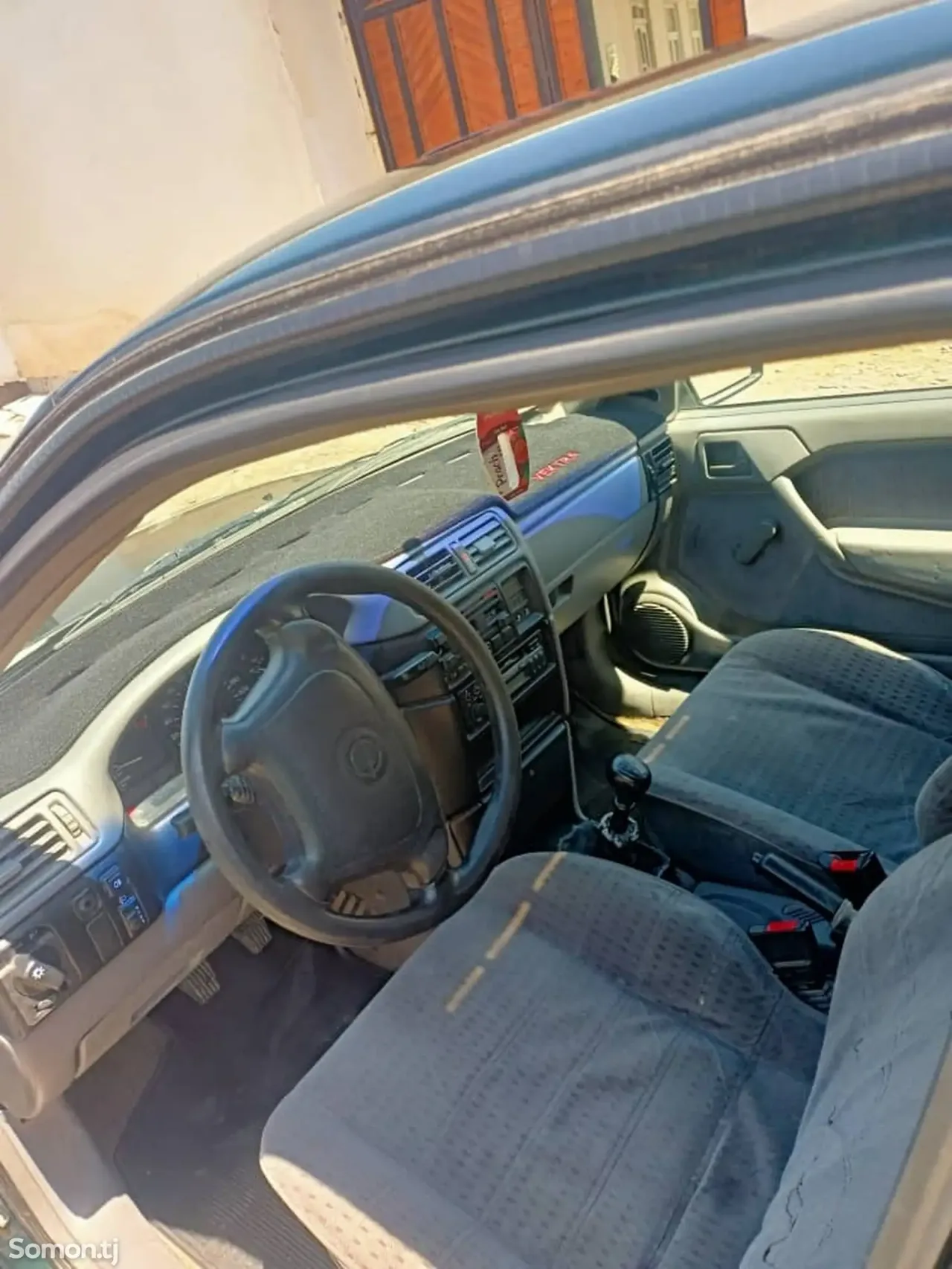 Opel Vectra A 1995 · 1.6 MT