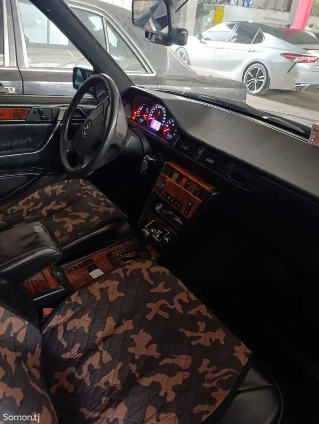 Mercedes-Benz W124 1992 · 5.5 AT