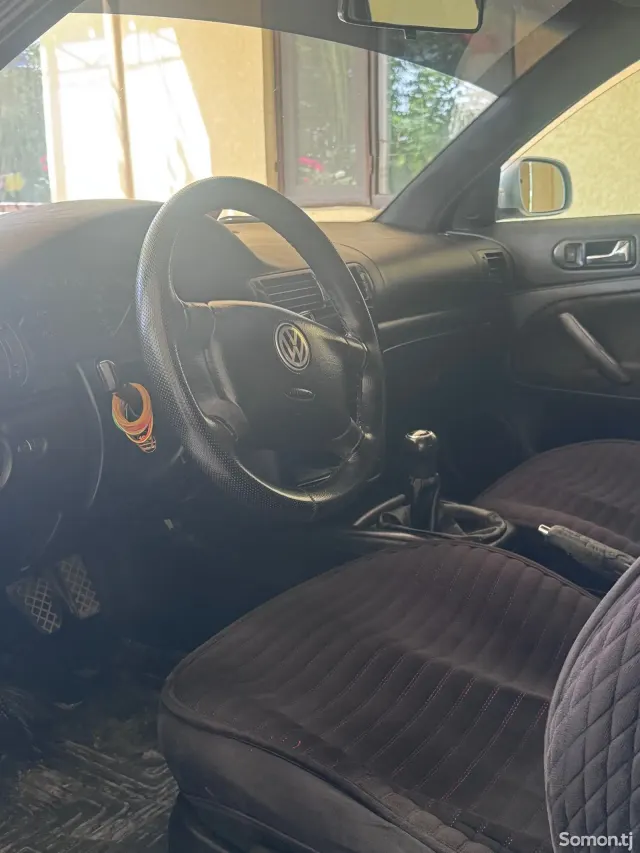 Volkswagen Passat 1997 · 1.6 MT