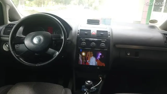 Volkswagen Touran 2008 · 1.9 MT