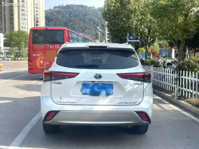 Toyota Highlander 2023 · 2.5 AT