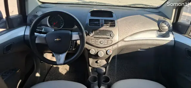 Chevrolet Spark 2014 · 1.1 AT