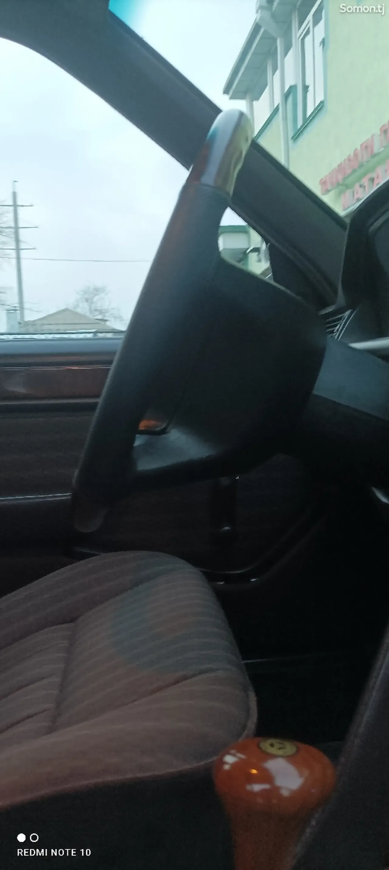 Mercedes-Benz W124 1990 · 2.0 MT